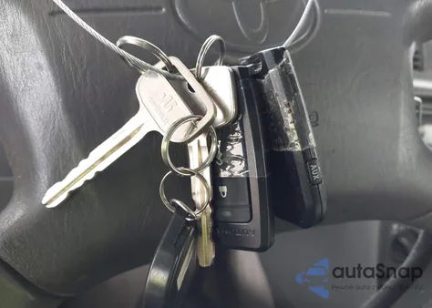 2000 Toyota Camry Le V6 from USA, damaged, VIN 4T1BF22K2YU103356